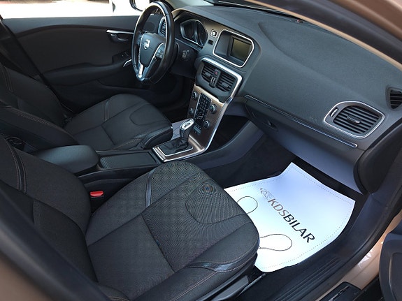 Volvo V40 Cross Country 11 of 13