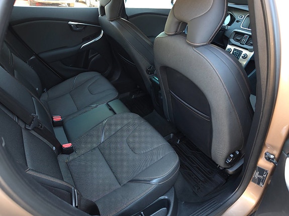 Volvo V40 Cross Country 12 of 13