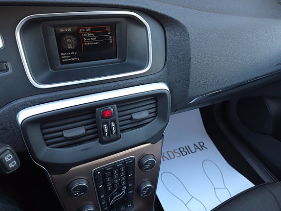 Volvo V40 Cross Country 8 of 13