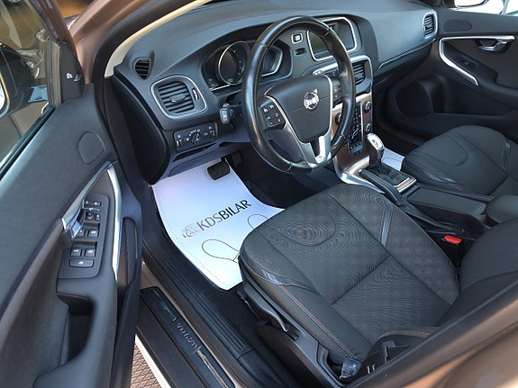 Volvo V40 Cross Country 9 of 13