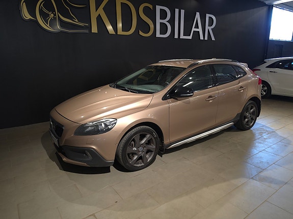 Volvo V40 Cross Country 2 of 5