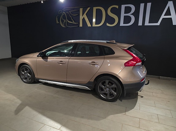 Volvo V40 Cross Country 3 of 5