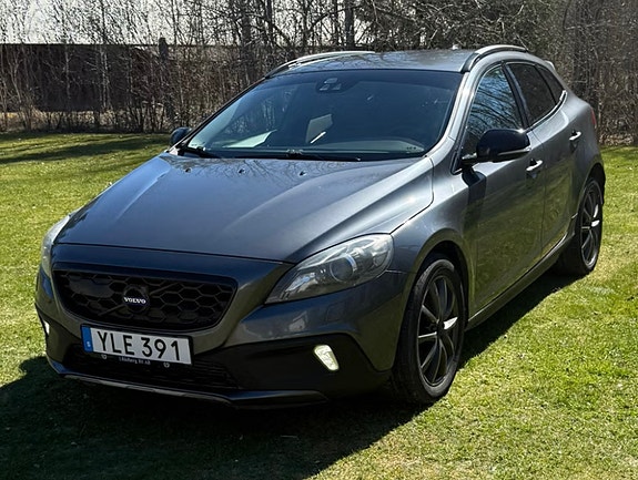 Volvo V40 Cross Country 3 of 5