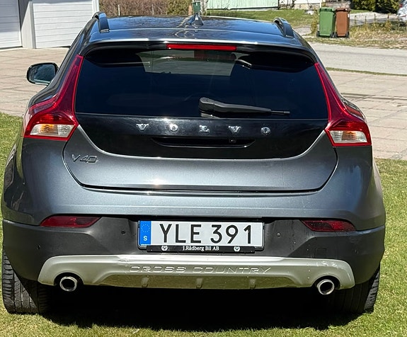 Volvo V40 Cross Country 2 of 5