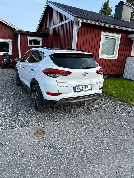 Hyundai Tucson 2 of 4