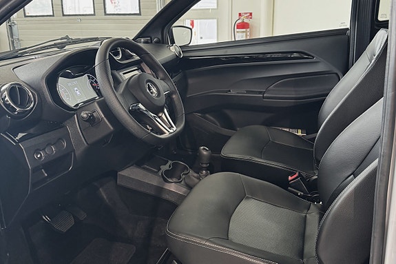 Aixam Coupe Sport Baslåda | 7" Skärm | ABS | Västra Bil Edition! 5 of 7