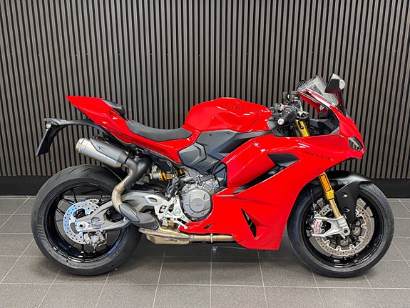 Ducati Panigale V2 S 2 of 5