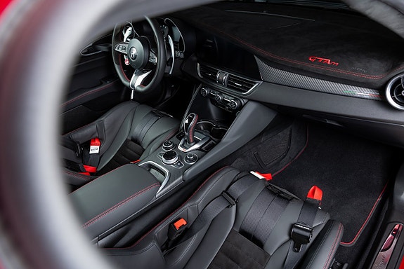 Alfa Romeo Giulia 14 of 20