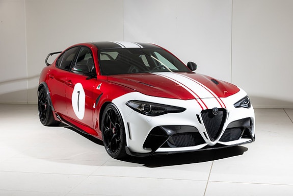 Alfa Romeo Giulia 4 of 5