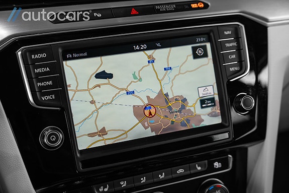 Volkswagen Passat 18 of 30
