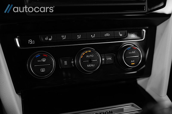Volkswagen Passat 21 of 30