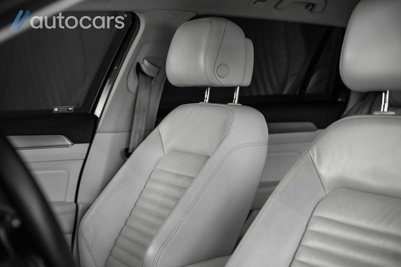 Volkswagen Passat 27 of 30