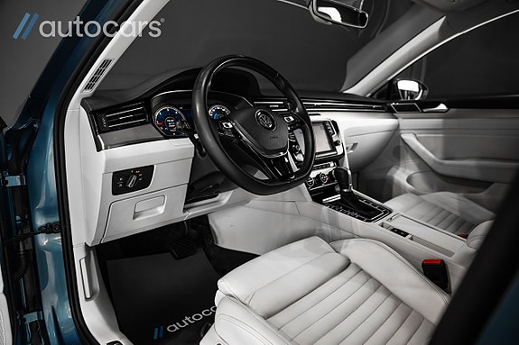 Volkswagen Passat 14 of 30