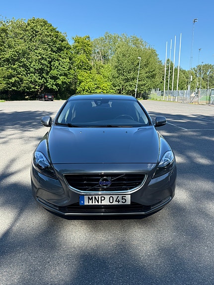 Volvo V40 4 of 11
