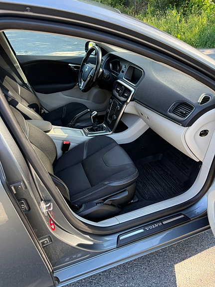 Volvo V40 8 of 11