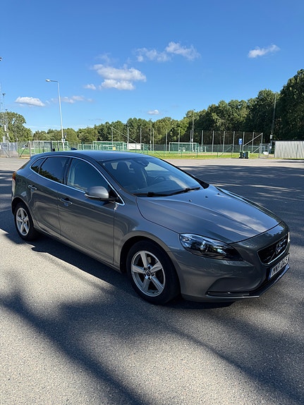 Volvo V40 3 of 11