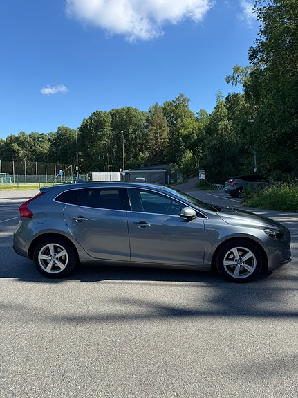 Volvo V40 2 of 11