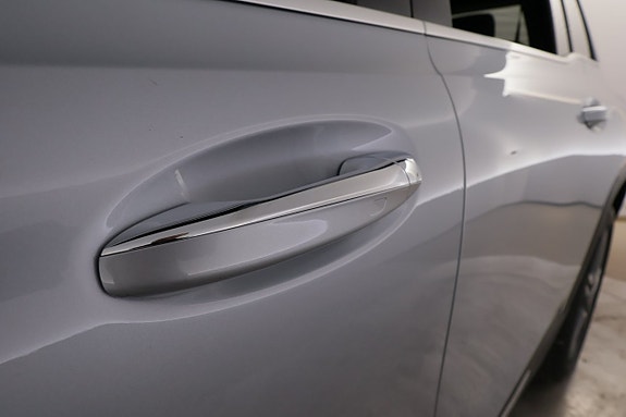 Mercedes-Benz GLB200 9 of 23