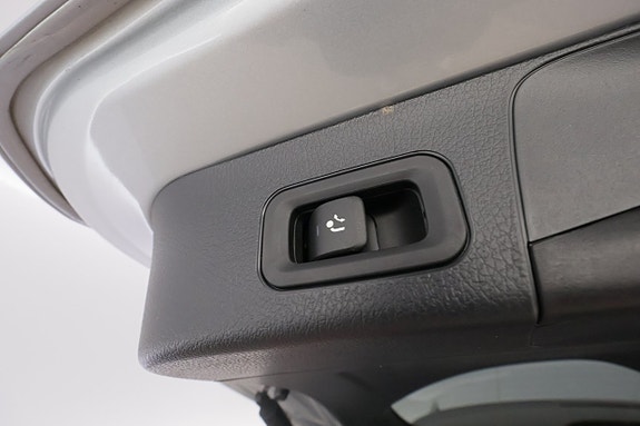 Mercedes-Benz GLB200 12 of 23