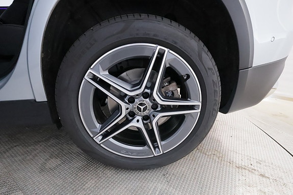 Mercedes-Benz GLB200 10 of 23