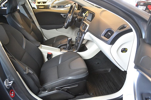 Volvo V40 5 of 5