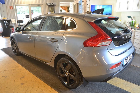 Volvo V40 4 of 5