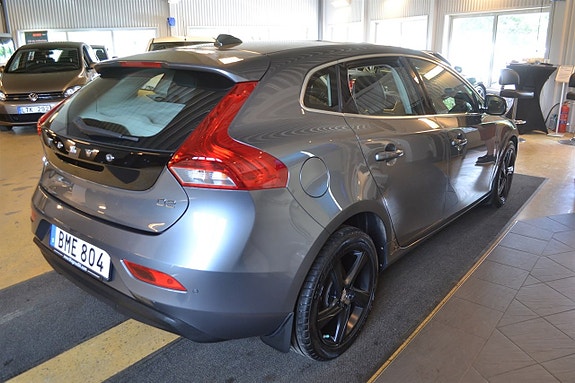Volvo V40 3 of 5