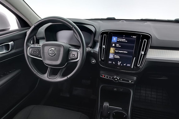 Volvo XC40 8 of 15
