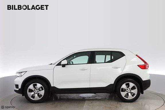 Volvo XC40 2 of 5