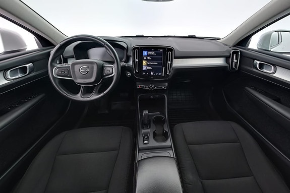 Volvo XC40 7 of 15