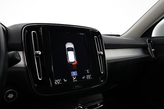 Volvo XC40 11 of 15