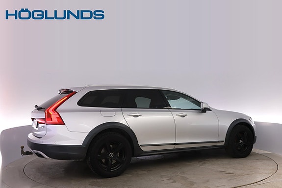 Volvo V90 Cross Country 3 of 5