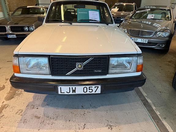 Volvo 244 2 of 5