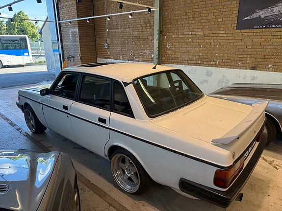 Volvo 244 3 of 5
