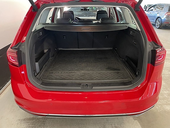 Volkswagen Passat 9 of 23