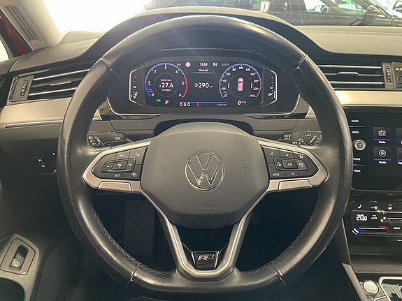 Volkswagen Passat 15 of 23