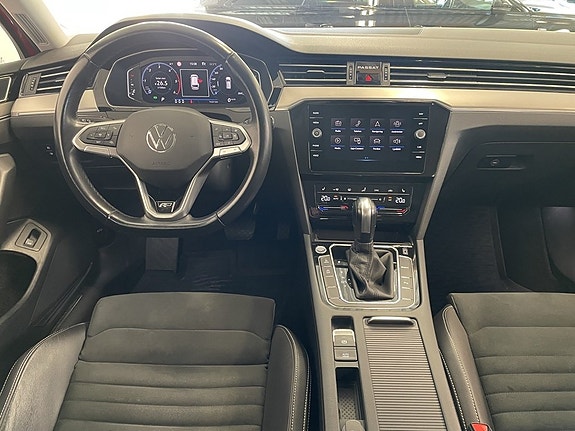 Volkswagen Passat 14 of 23