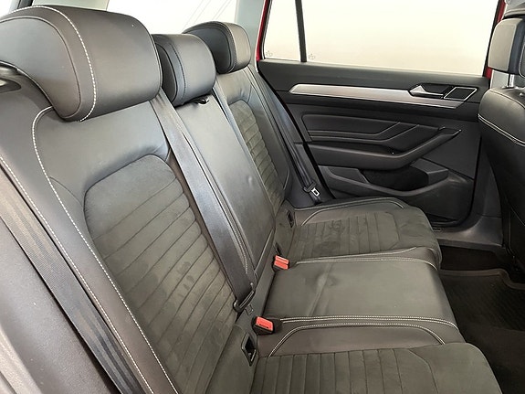 Volkswagen Passat 12 of 23