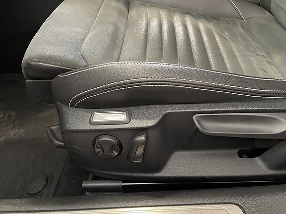 Volkswagen Passat 21 of 23