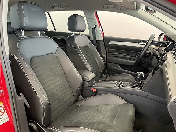 Volkswagen Passat 16 of 23