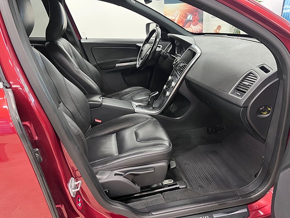 Volvo XC60 12 of 18