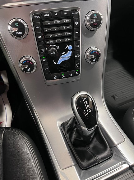 Volvo XC60 15 of 18