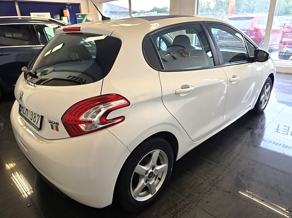 Peugeot 208 5 of 5