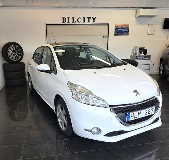 Peugeot 208 2 of 5