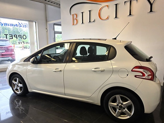 Peugeot 208 4 of 5
