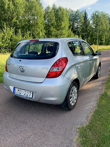 Hyundai i20 2 of 5