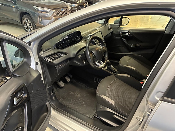 Peugeot 208 5 of 7