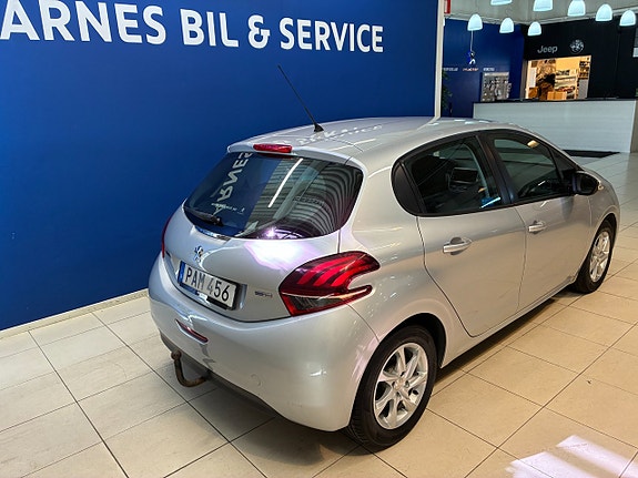 Peugeot 208 4 of 7