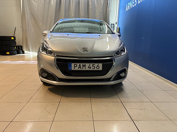 Peugeot 208 2 of 7