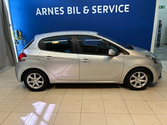Peugeot 208 3 of 7
